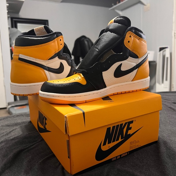 Jordan 1’s yellow toe high top - Picture 2 of 6